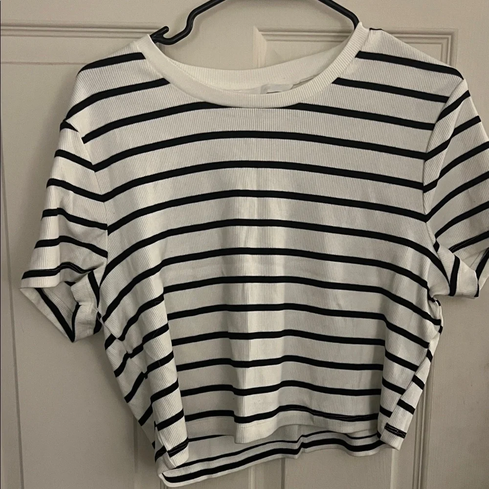 H&M Black and White Striped Short Sleeve Tee - Picture 1 of 3
